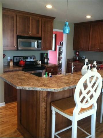 Kitchen also has an eat in bar