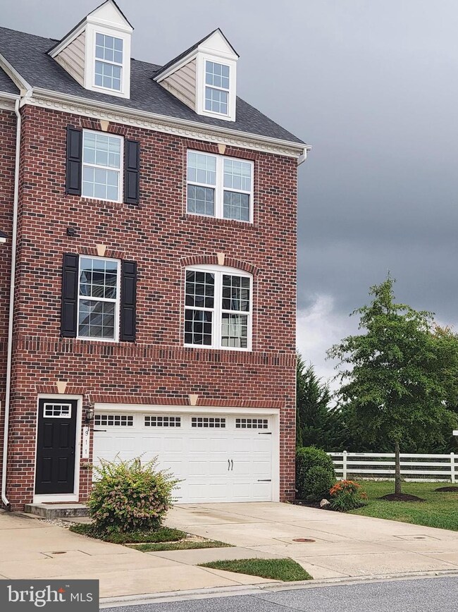 911 Magnolia Blossom Ct, Sykesville, MD 21784 - photo 5