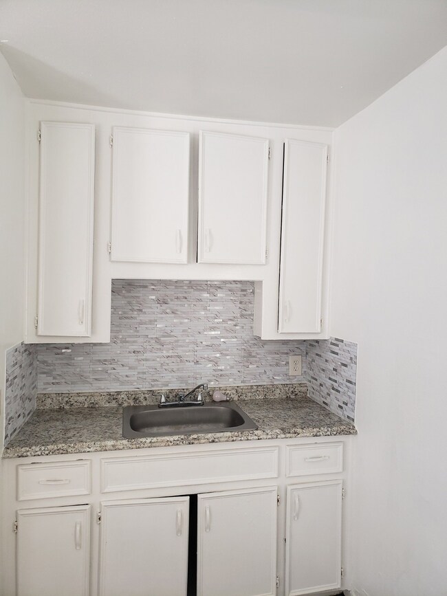 1026 Kansas St unit 5, Rosenberg, TX 77471 - photo 5