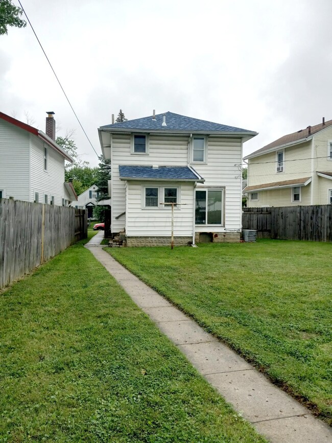 690 S Burgess Ave, Columbus, OH 43204 - photo 3