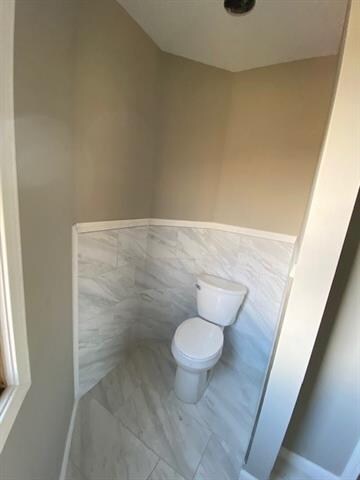 Second level bath in turret (octagon) area of the 