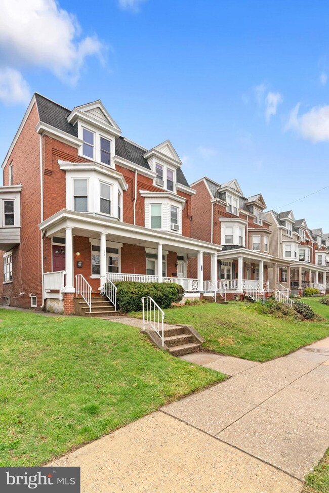 214 E Fornance St, Norristown, PA 19401 - photo 4