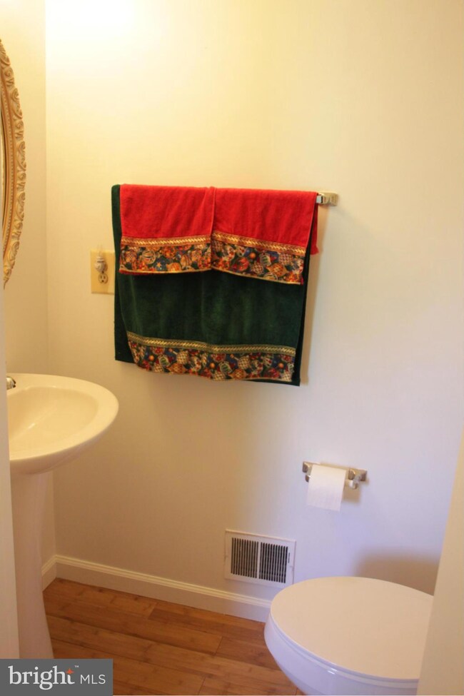 9106 Hunting Pines Place, Fairfax, VA 22032 - photo 7