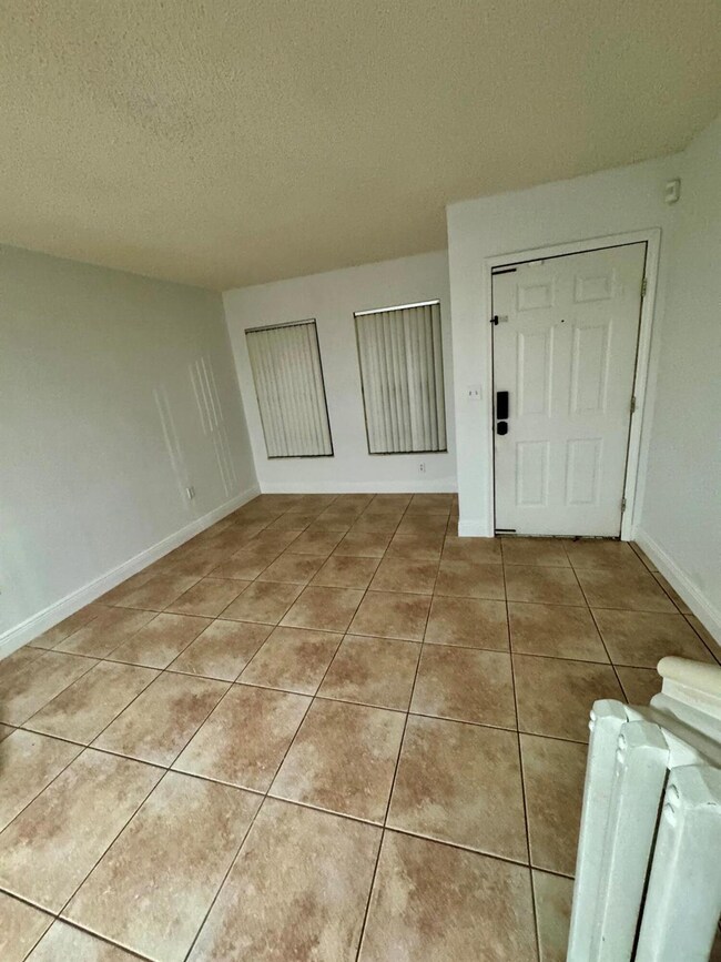 9189 Fontainebleau Blvd unit 502, Miami, FL 33172 - photo 6