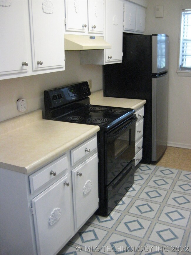 Nice Stove & Refrigerator stay