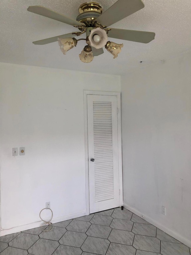 227 Norwich J unit J, West Palm Beach, FL 33417 - photo 3