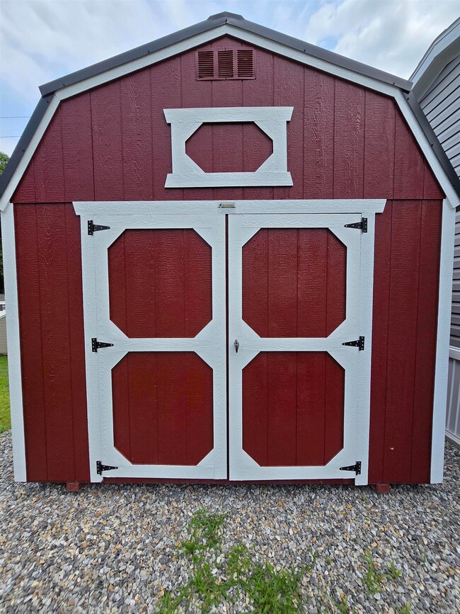 65 Leavitt Rd unit 10, Pittsfield, NH 03263 - photo 2