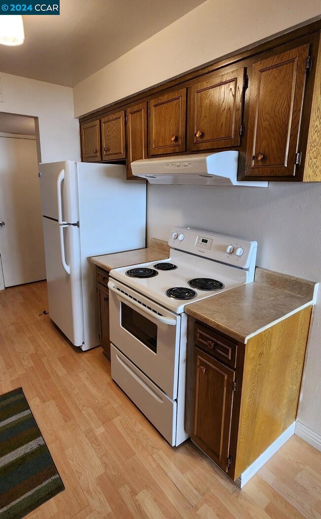 Refrigerator, Stove/Range