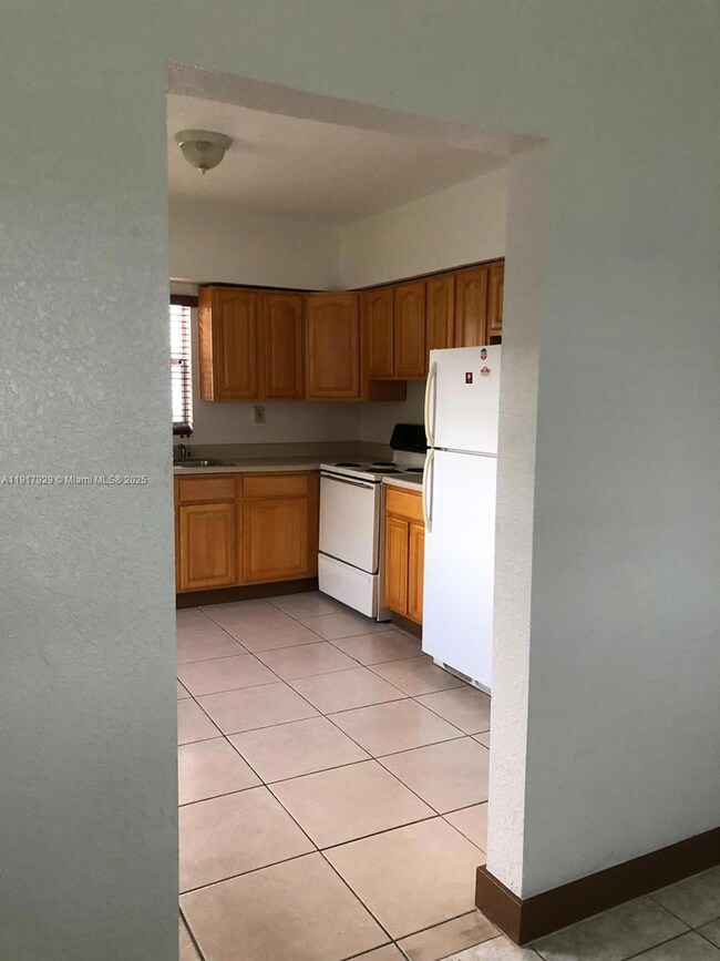 1995 NE 167th St unit 1, North Miami Beach, FL 33162 - photo 6