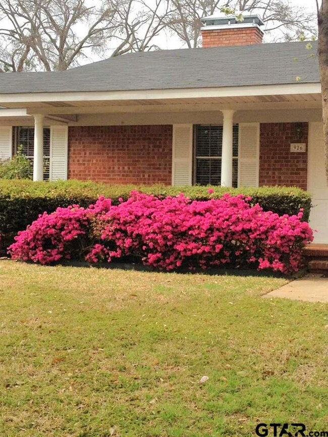 926 926 E Hudson St, Tyler, TX 75701 - photo 2