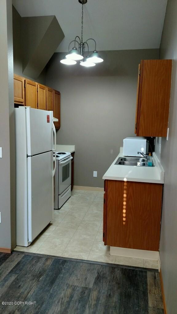 3408 Oregon Dr unit B, Anchorage, AK 99517 - photo 3