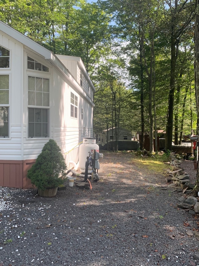 207 Hickory Place unit WD2-207, Eagle Lake, PA 18424 - photo 2