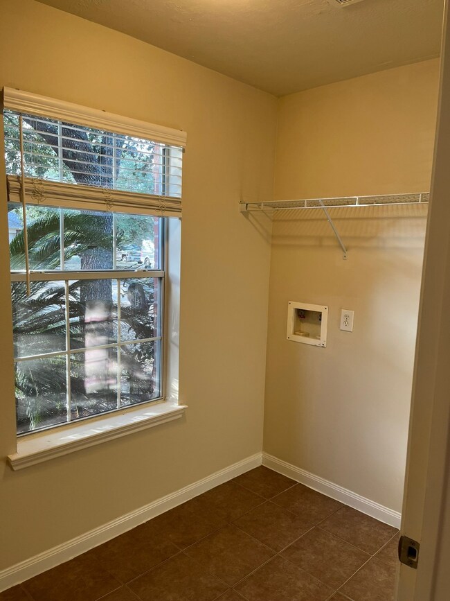 21650 Falvelsunset Ct, Spring, TX 77388 - photo 7