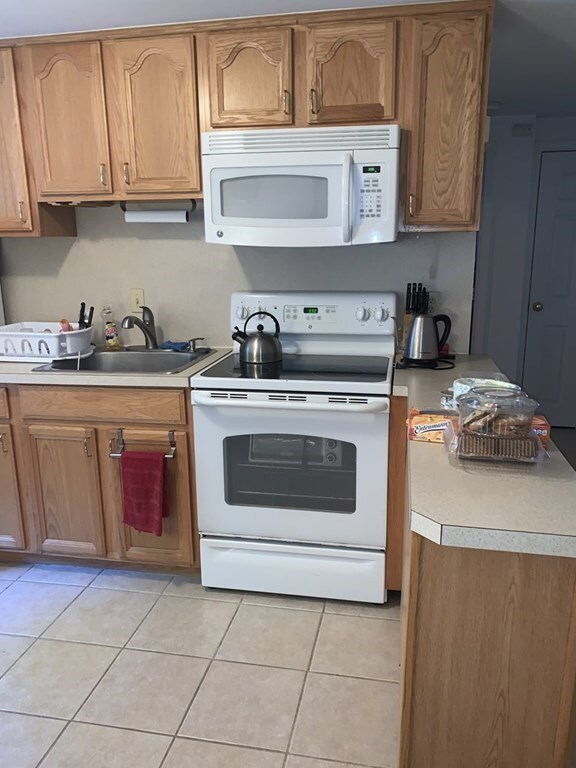 23 Frank St unit 1, Dracut, MA 01826 - photo 4