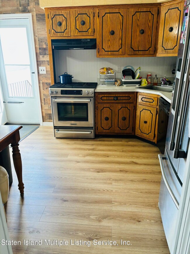 66 Reid Ave, Staten Island, NY 10305 - photo 5