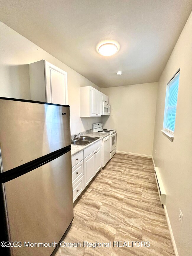 94 White St unit B, Eatontown, NJ 07724 - photo 5