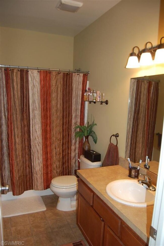 856 Soren Ct SE unit 19, Lowell, MI 49331 - photo 4