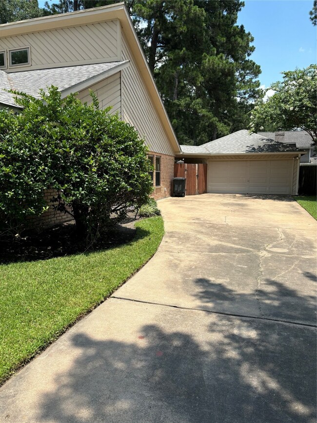 15702 Oxenford Dr, Tomball, TX 77377 - photo 3