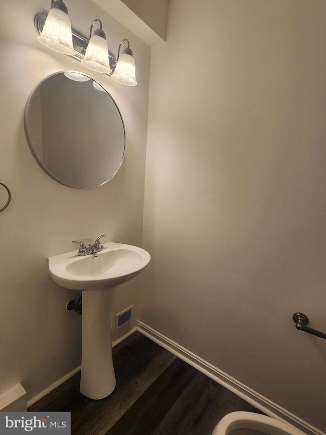 1002 Barnesbury Ct, Capitol Heights, MD 20743 - photo 5