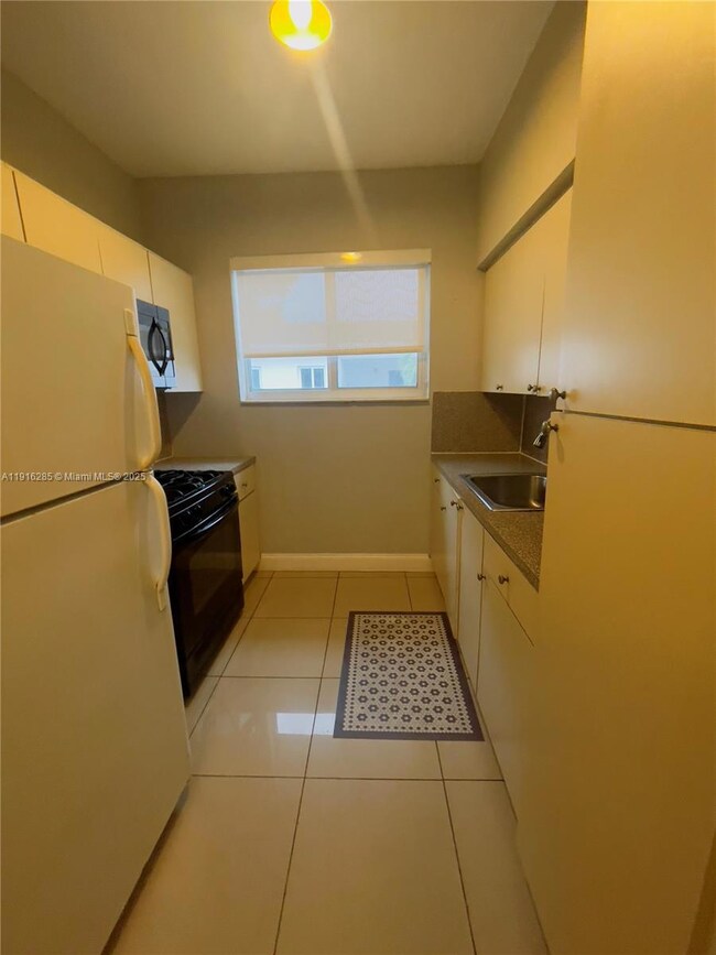 8100 Harding Ave unit 511, Miami Beach, FL 33141 - photo 5