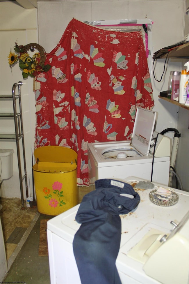 108 Lost Ln, Camden-On-gauley, WV 26208 - photo 6