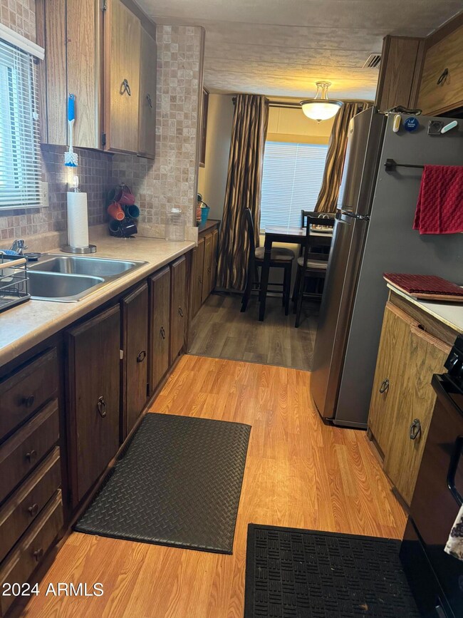KITCHEN DINING