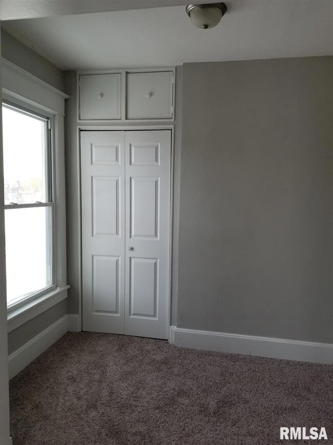 615 E High St, Davenport, IA 52803 - photo 4