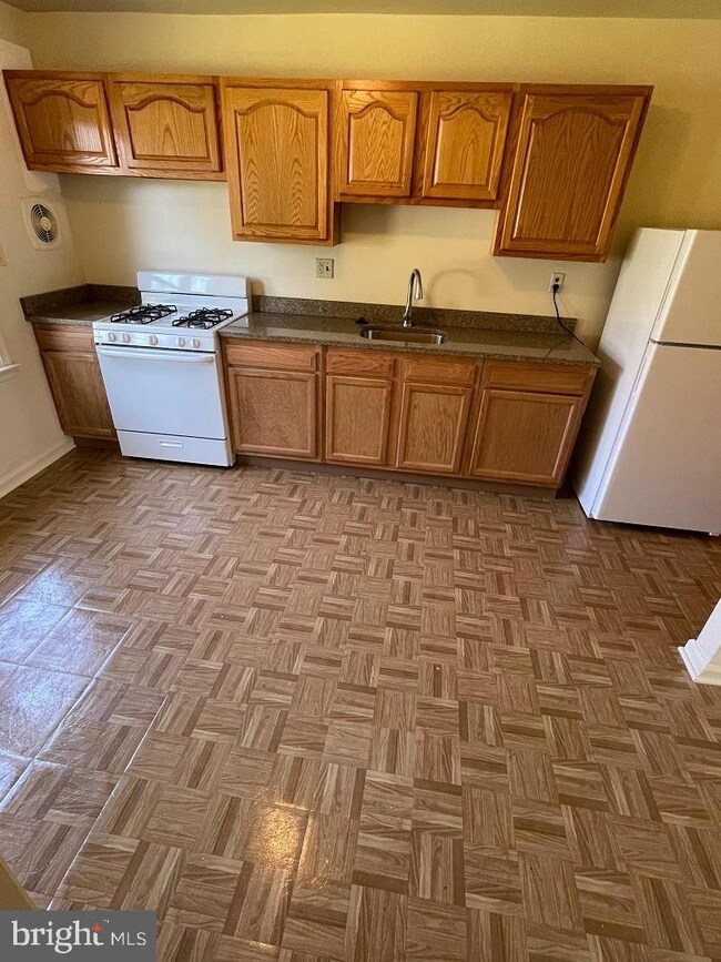 8508 Pioneer Dr, Severn, MD 21144 - photo 7