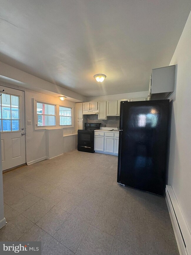 906 Argus St unit 2ND FLOOR, Bethlehem, PA 18015 - photo 4