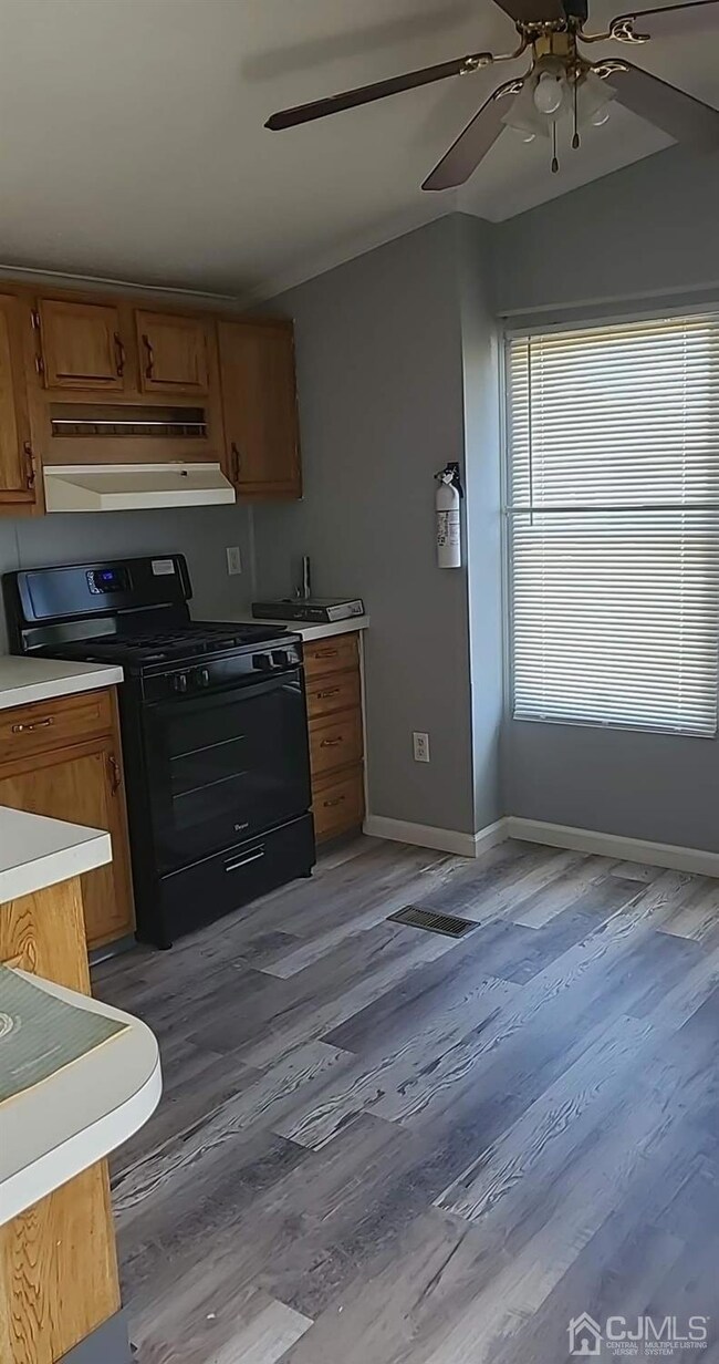 26 Dalbert St unit J4, Carteret, NJ 07008 - photo 4