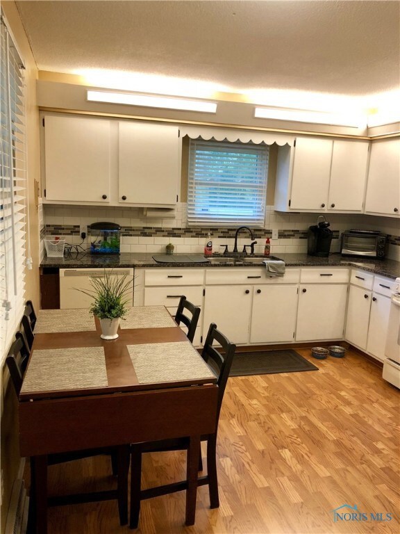 Fully updated kitchen