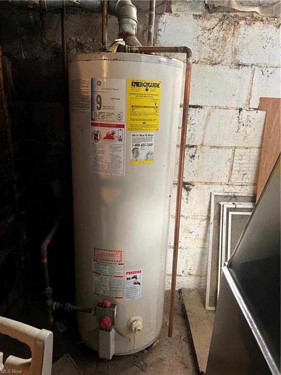 Hot water tank