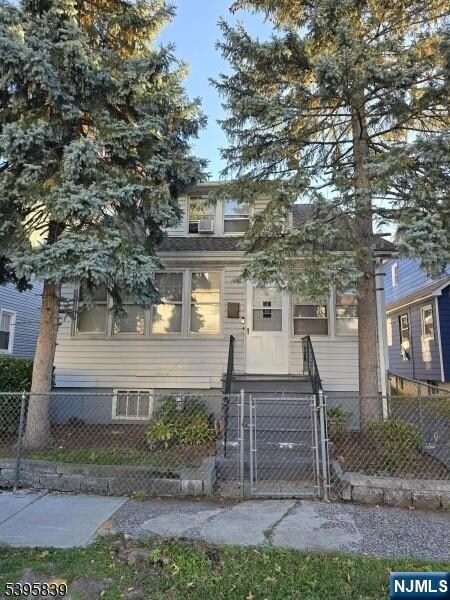 18 Spencer St, Newark, NJ 07106 - photo 2