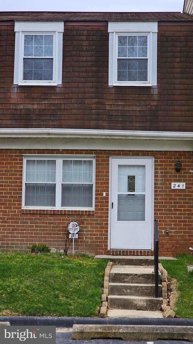 241 Candle Light Ln, Glen Burnie, MD 21061 - photo 2