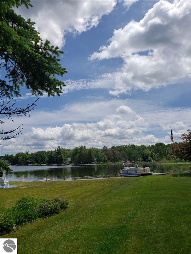 84831/2 Lakeview Dr, Hale, MI 48739 - photo 5