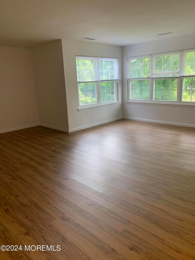 31 Snowburry Ct unit 296, Red Bank, NJ 07701 - photo 4