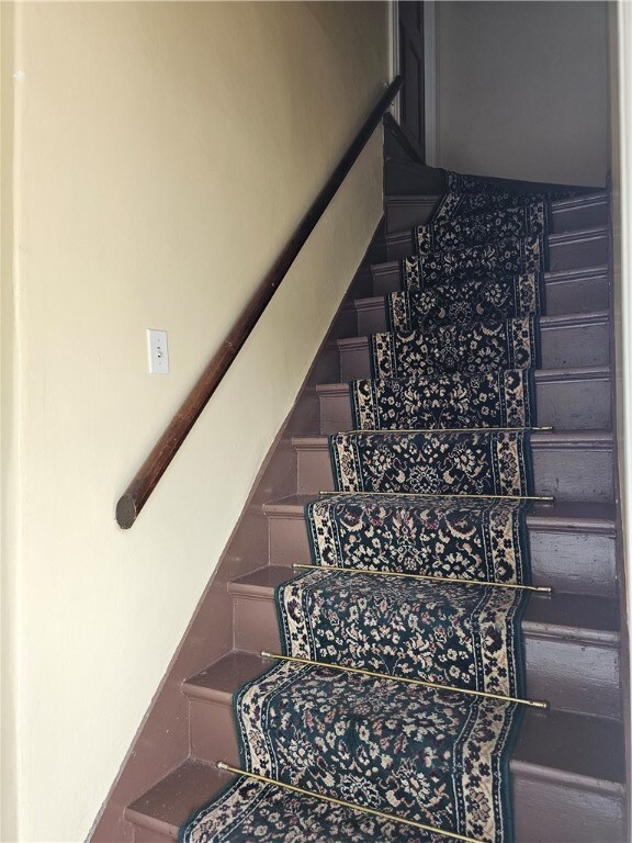 37 Pleasant St, West Warwick, RI 02893 - photo 4