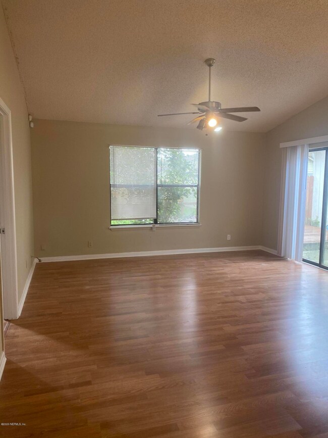 10706 Meadowlea Dr, Jacksonville, FL 32218 - photo 5