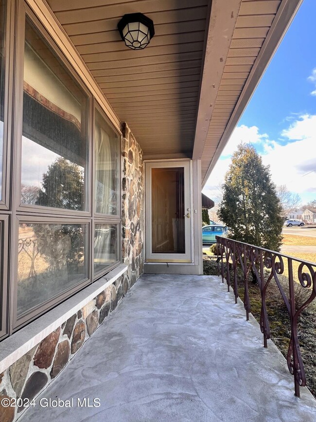 39 Parkwood Dr, Albany, NY 12205 - photo 2