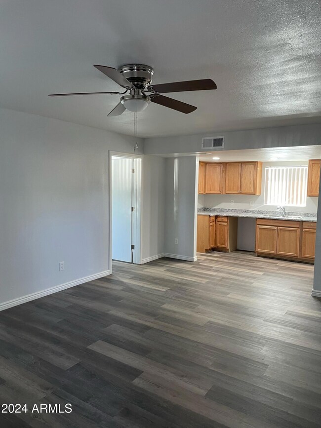 2301 N 28th St unit 3, Phoenix, AZ 85008 - photo 4