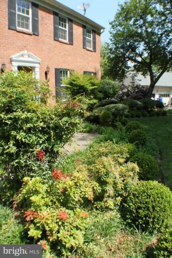 11113 Rutledge Dr, North Potomac, MD 20878 - photo 2