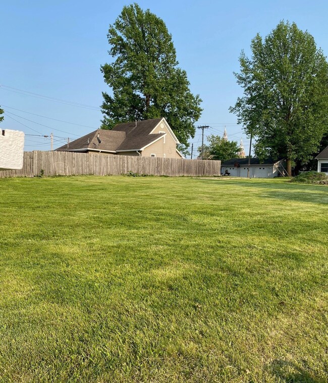 205 N 12th St, Elwood, IN 46036 - photo 3