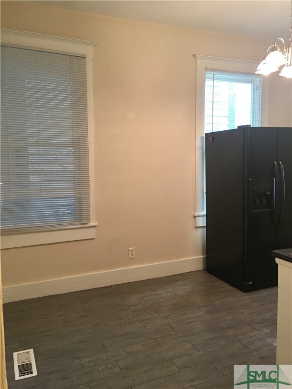 534 E Waldburg St unit Lower, Savannah, GA 31401 - photo 4