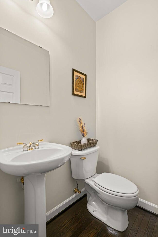 4078 Walnut Cove Cir, Fairfax, VA 22033 - photo 7