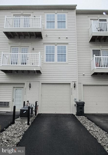 24688 Hutchinson Farm Dr, Sterling, VA 20166 - photo 2