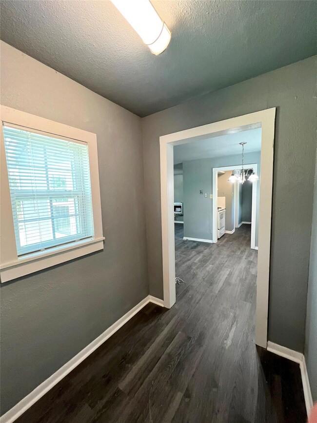 305 S Preston St unit A, Ennis, TX 75119 - photo 4