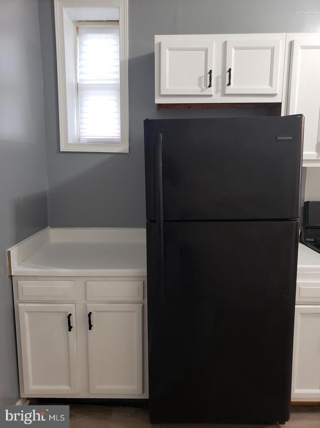 810 Appleton St, Baltimore, MD 21217 - photo 5