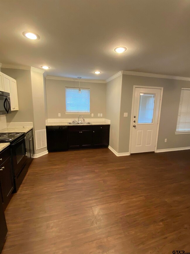 3985 3985 Cottage Dr, Tyler, TX 75703 - photo 2