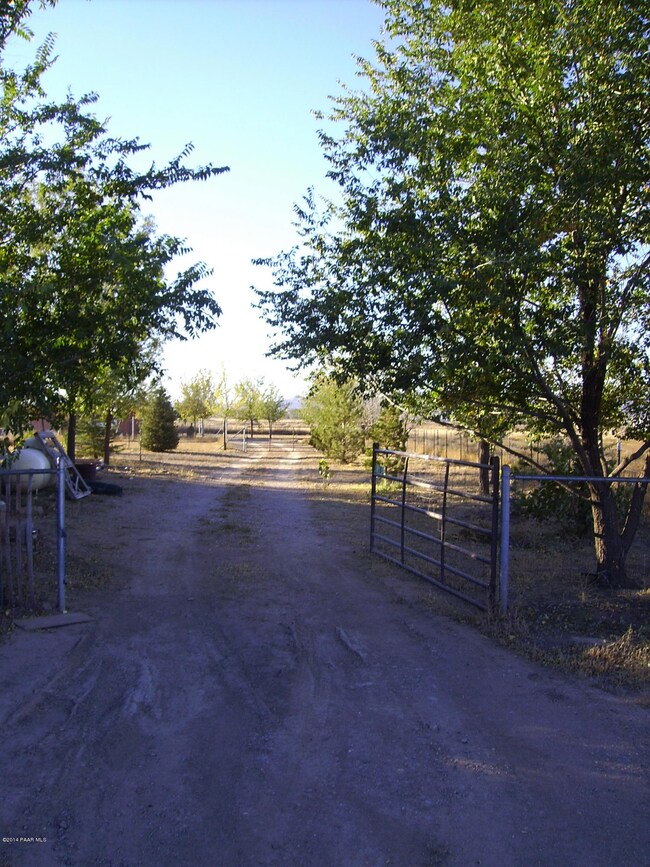 1805 W Quarterhorse Way, Paulden, AZ 86334 - photo 3
