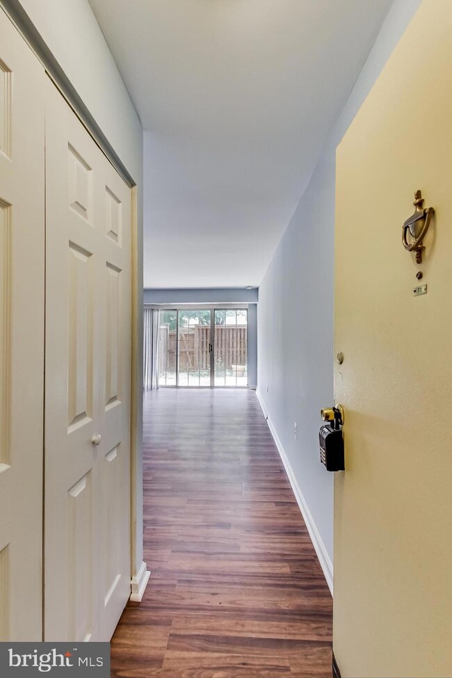 1908 Wilson Ln unit T1, McLean, VA 22102 - photo 4